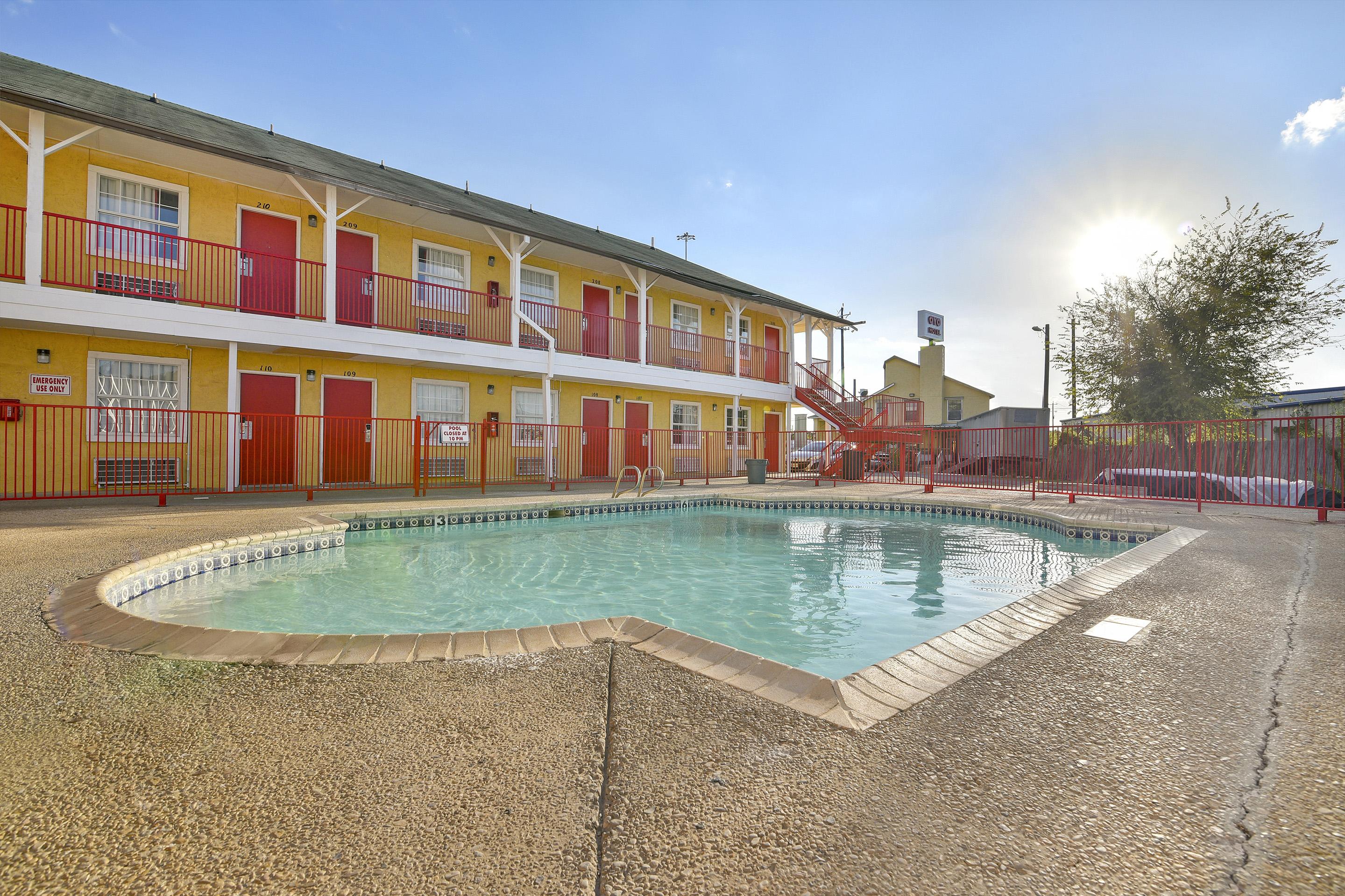 Oyo Hotel San Antonio Lackland Near Seaworld Exterior photo