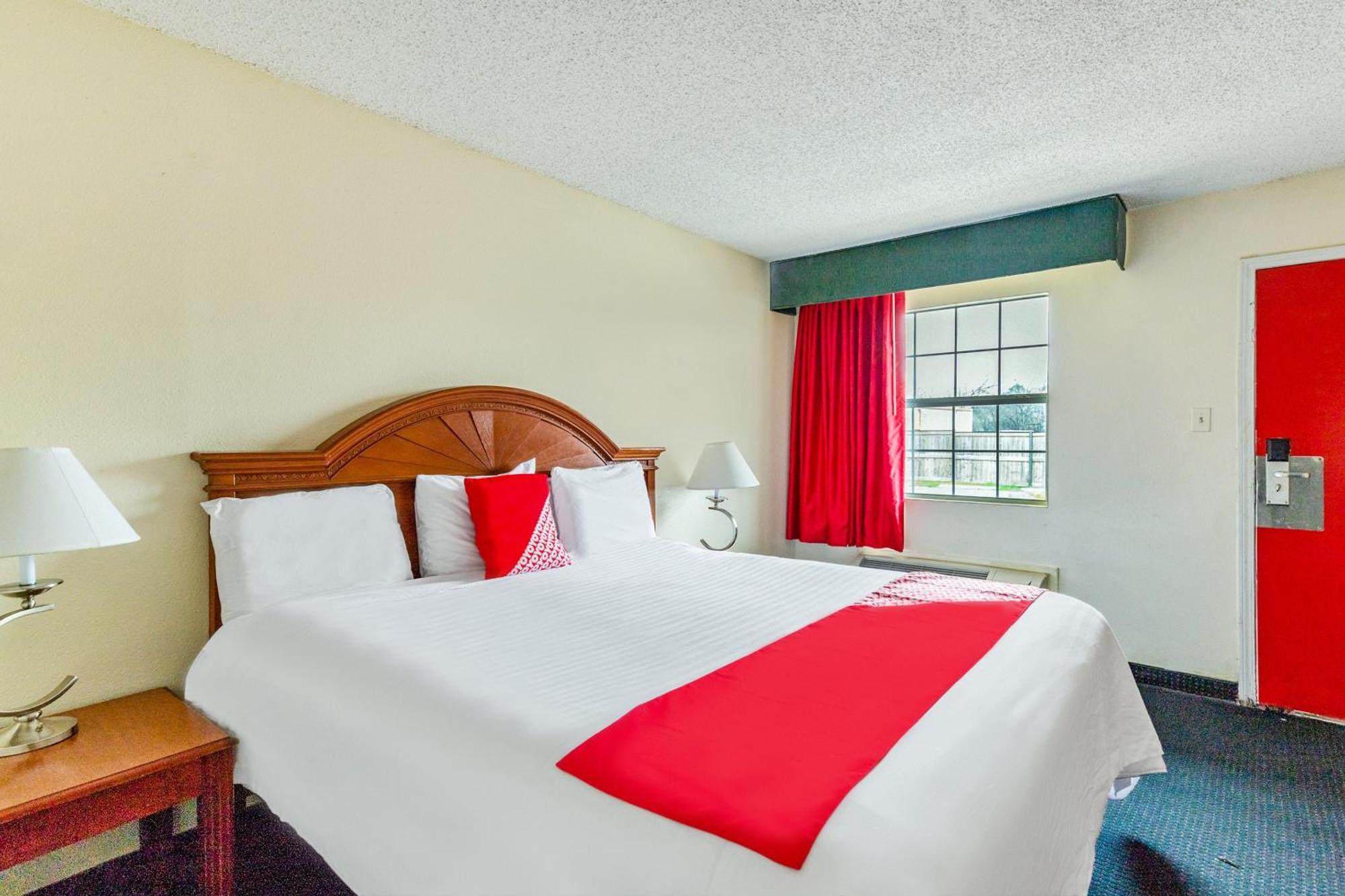 Oyo Hotel San Antonio Lackland Near Seaworld Exterior photo