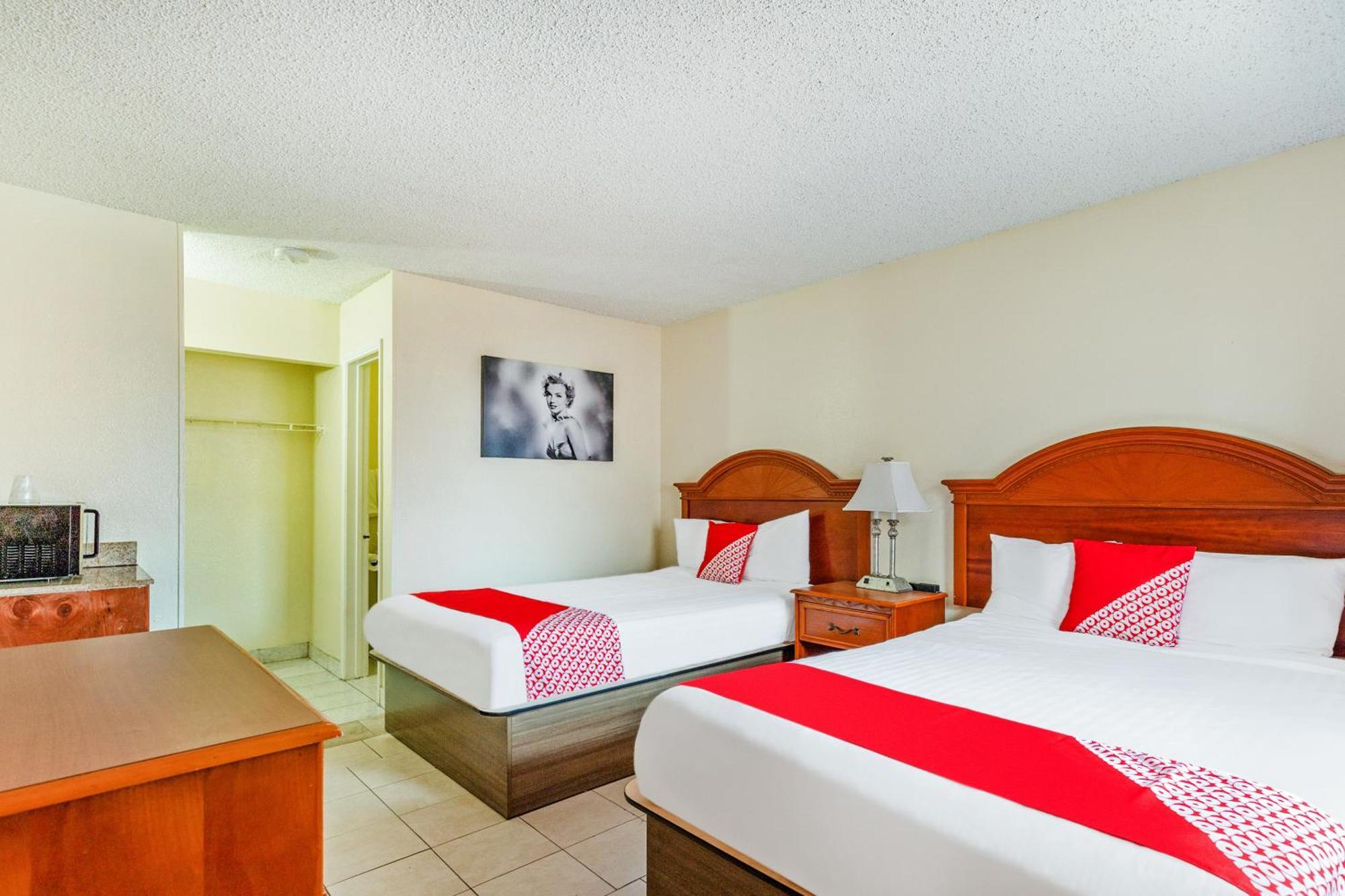 Oyo Hotel San Antonio Lackland Near Seaworld Exterior photo