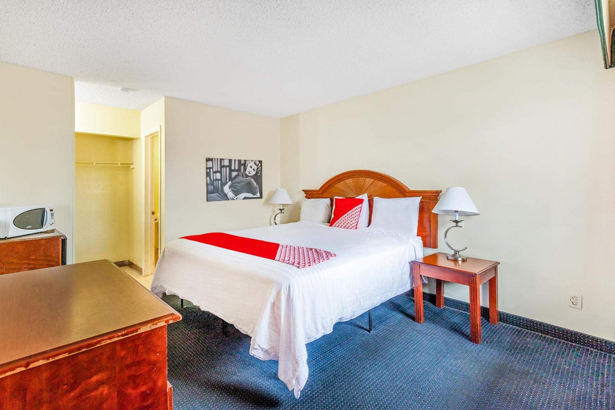 Oyo Hotel San Antonio Lackland Near Seaworld Exterior photo